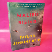 Load image into Gallery viewer, Malibu Rising - Taylor Jenkins Reid
